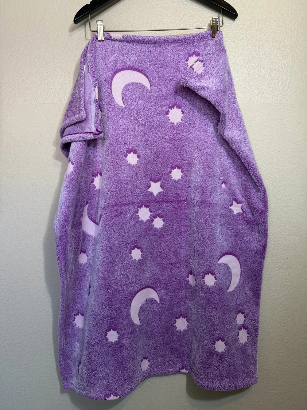 Cozy Glow-in-the-Dark Purple Celestial Fleece Throw Blanket – Moon & Stars